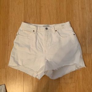 A&F NWT Size 31 White Curve Love Mom Shorts